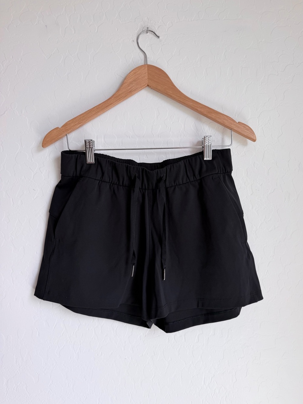 Lululemon Black On The Fly Shorts Luxtreme Mid-Rise